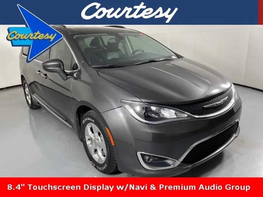 2020 Chrysler Pacifica Hybrid Touring L photo 1