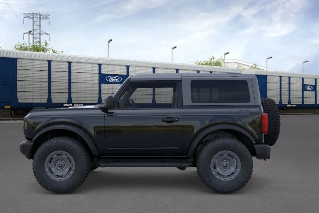 2025 Ford Bronco Base photo 1