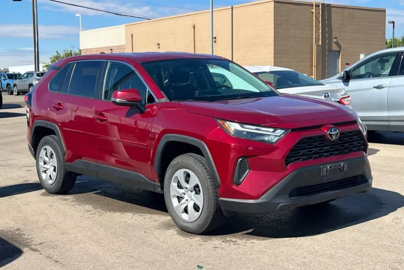 2023 Toyota RAV4 LE photo 1