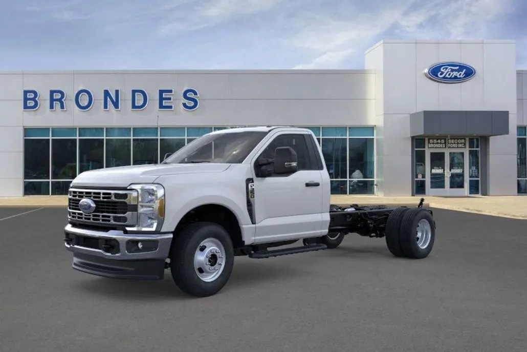 2025 Ford F-350 photo 1