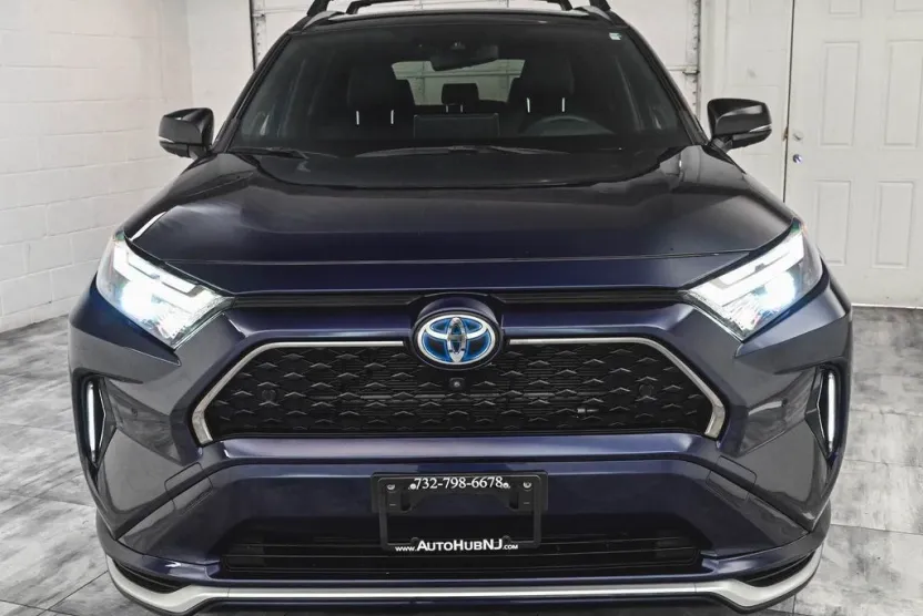 2022 Toyota RAV4 Prime XSE Premium photo 1