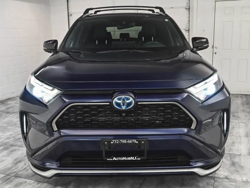 2022 Toyota RAV4 Prime XSE Premium photo 1