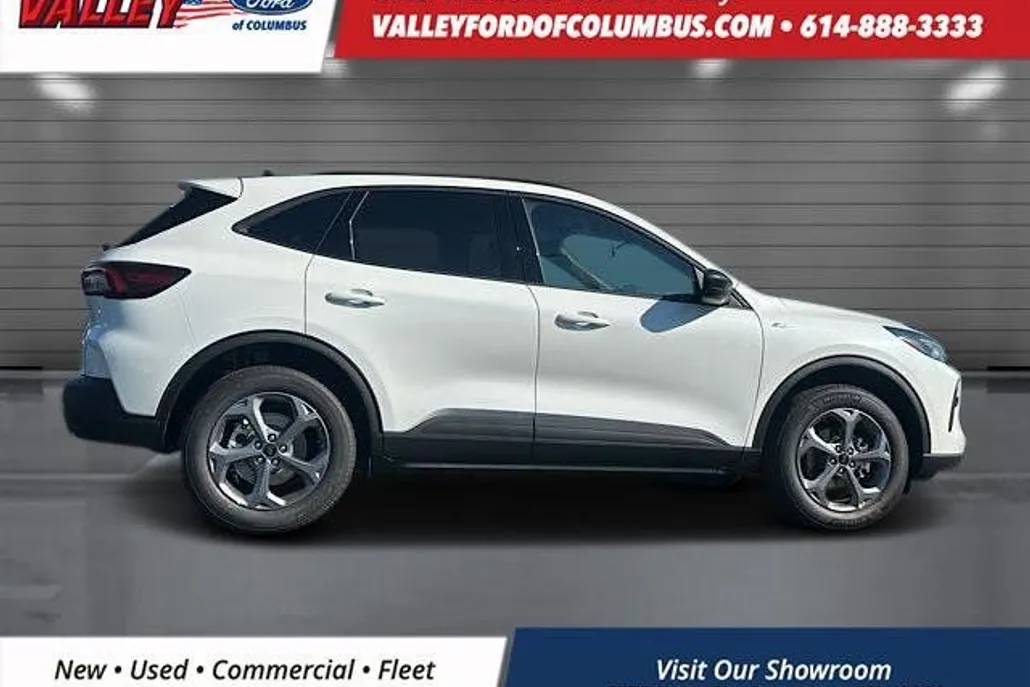 2025 Ford Escape ST-Line photo 1