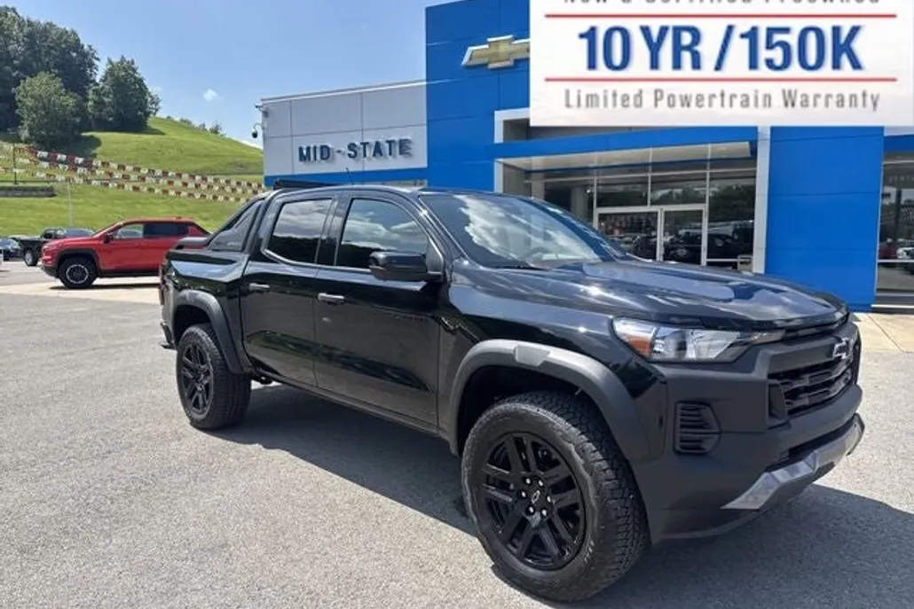 2025 Chevrolet Colorado Trail Boss photo 1