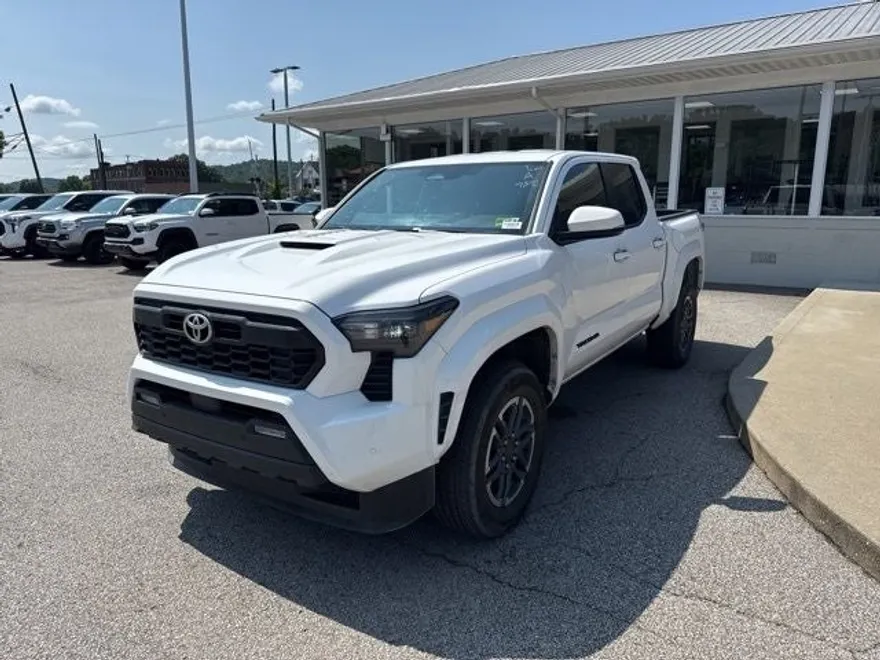 2024 Toyota Tacoma TRD Sport photo 1