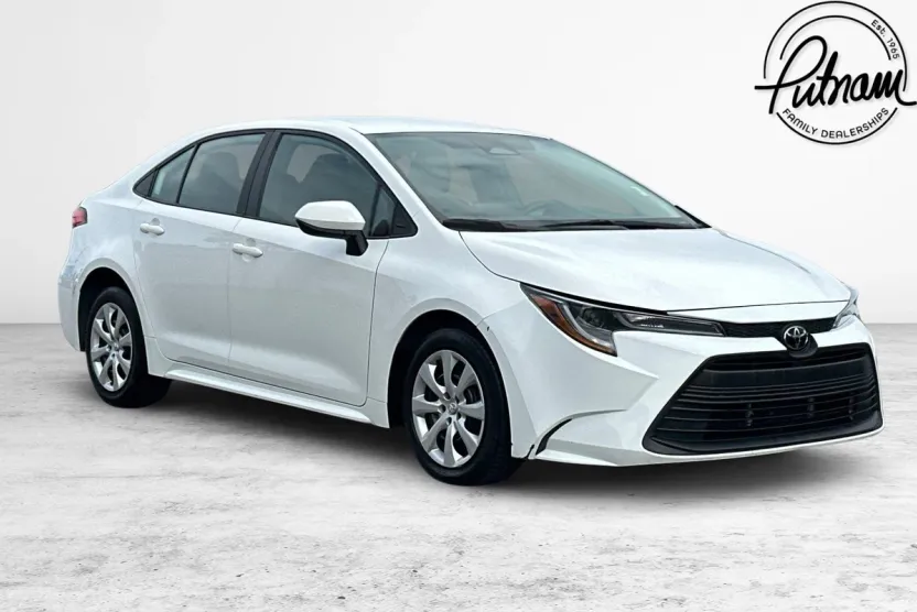 2023 Toyota Corolla LE photo 1