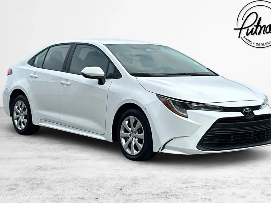 2023 Toyota Corolla LE photo 1