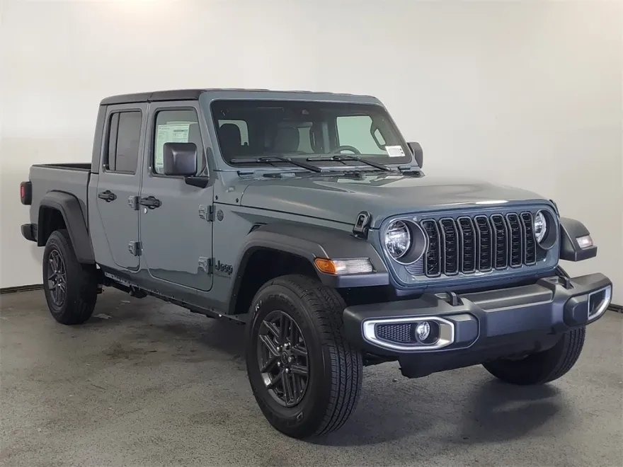 2025 Jeep Gladiator Sport S photo 1