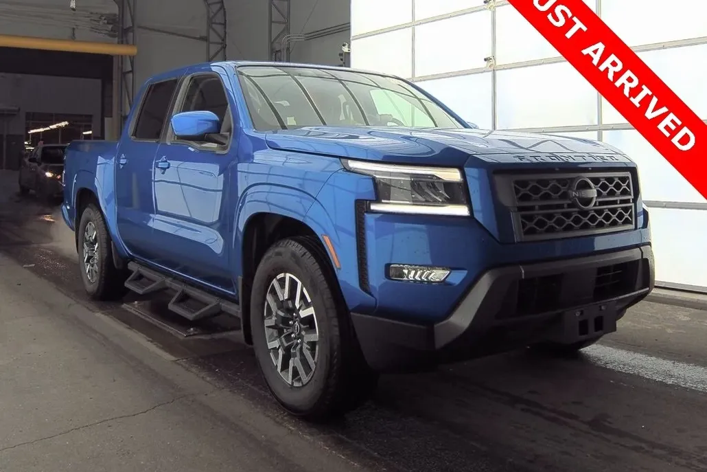 2024 Nissan Frontier SL photo 1