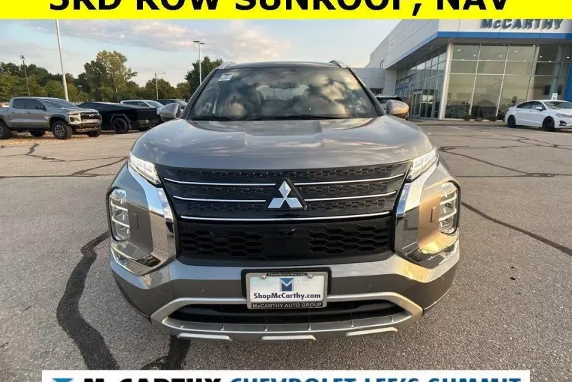 2024 Mitsubishi Outlander SEL photo 1