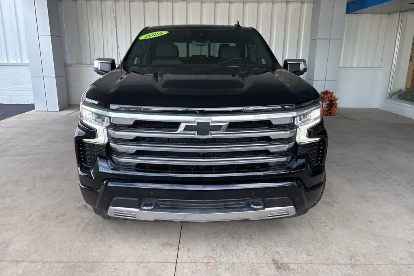 2025 Chevrolet Silverado 1500 High Country photo 1