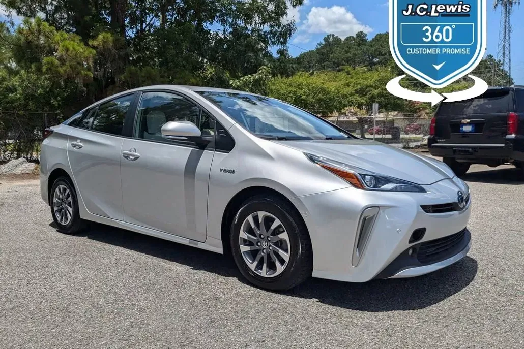 2022 Toyota Prius Limited photo 1
