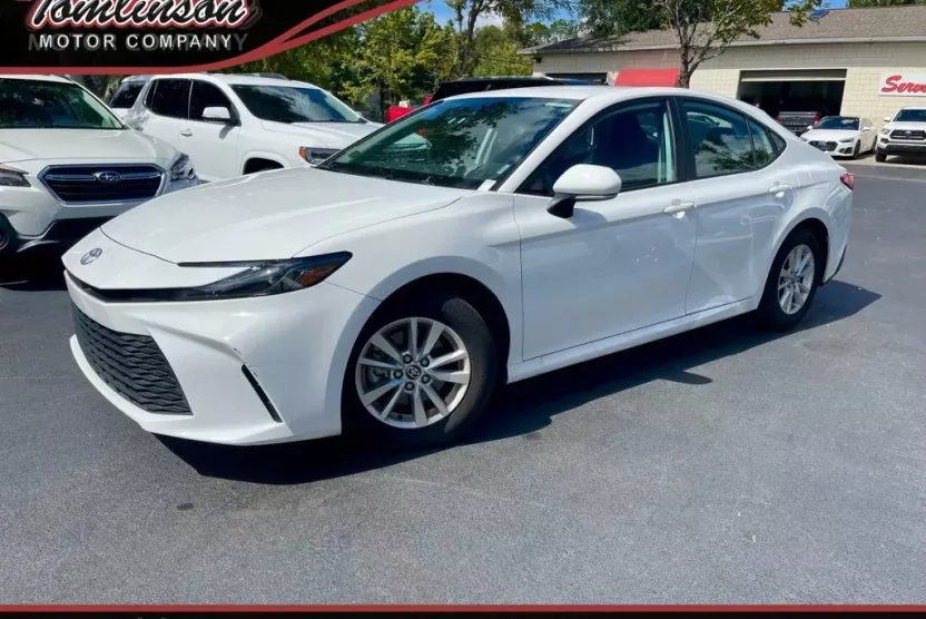2025 Toyota Camry LE photo 1