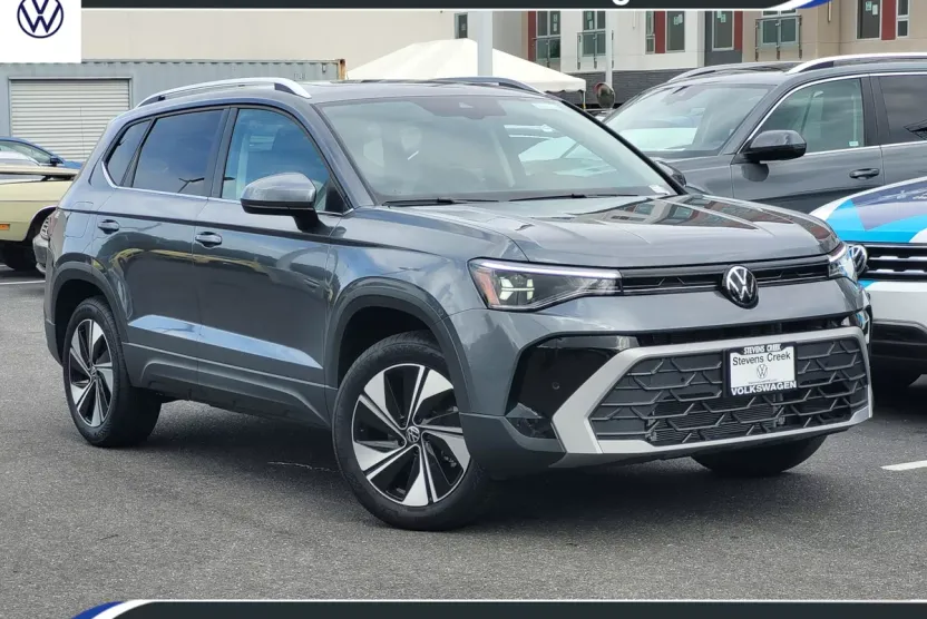2025 Volkswagen Taos SE photo 1