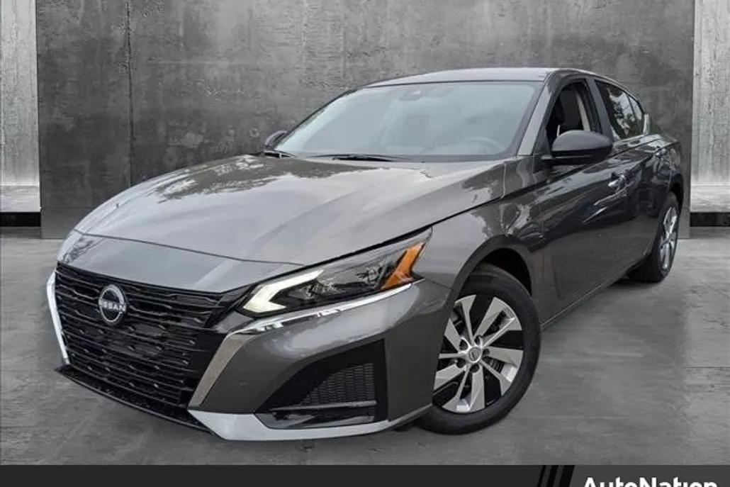 2025 Nissan Altima S photo 1