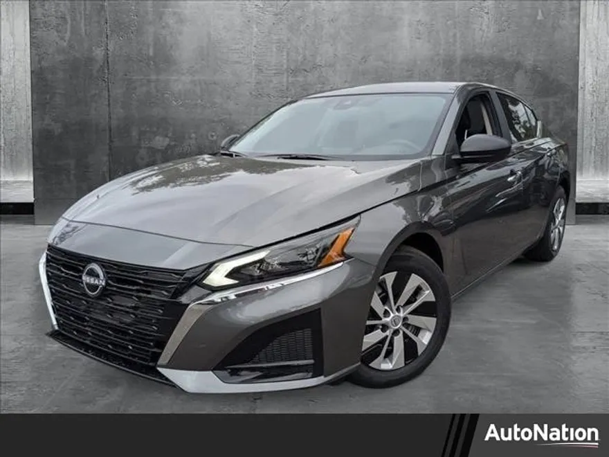 2025 Nissan Altima S photo 1