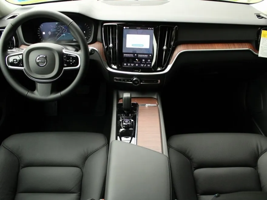 2026 Volvo V60 Cross Country B5 Plus photo 1