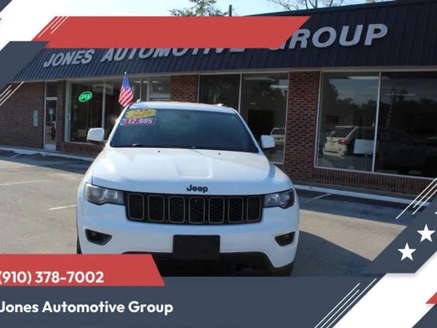 2017 Jeep Grand Cherokee Laredo photo 1