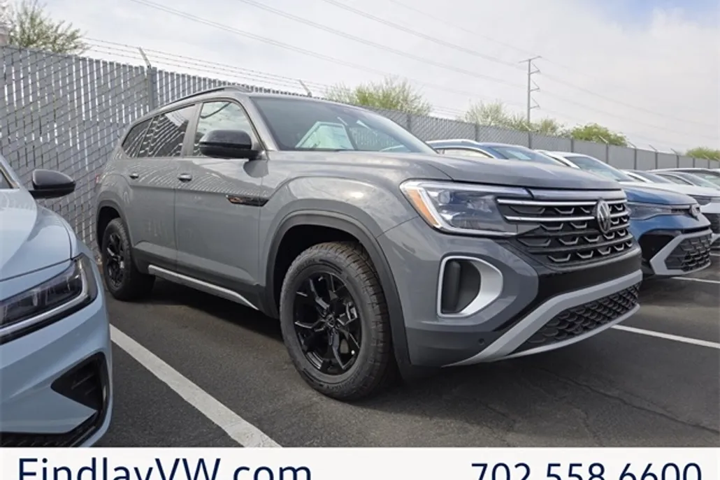 2025 Volkswagen Atlas SE Technology Peak Edition photo 1