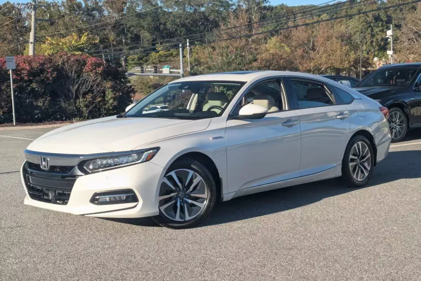 2020 Honda Accord Hybrid Touring photo 1