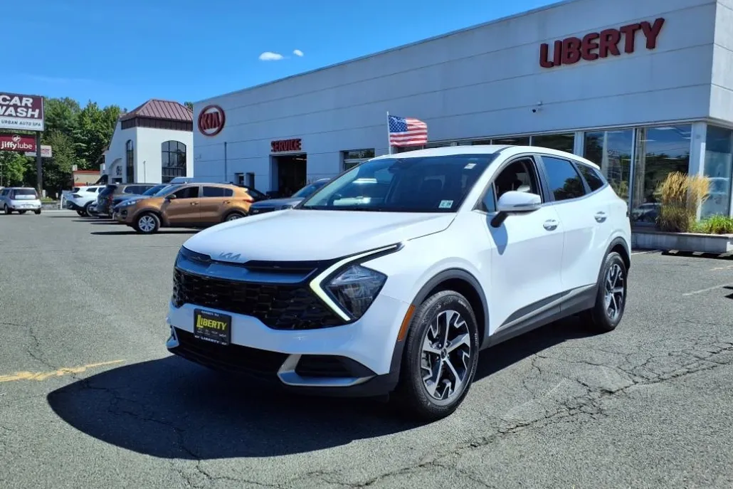 2023 Kia Sportage EX photo 1