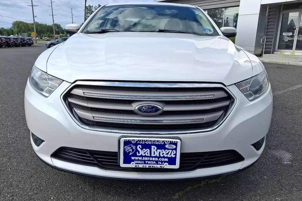 2013 Ford Taurus SEL photo 1