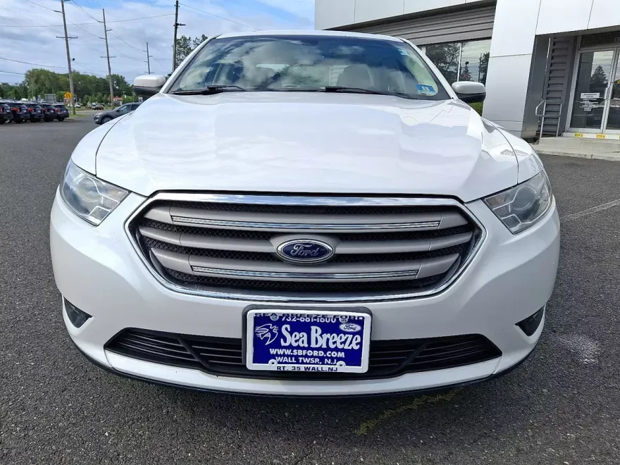 2013 Ford Taurus SEL photo 1