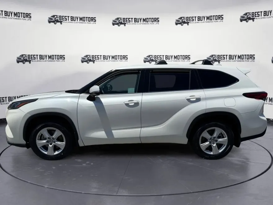 2020 Toyota Highlander LE Sport photo 1