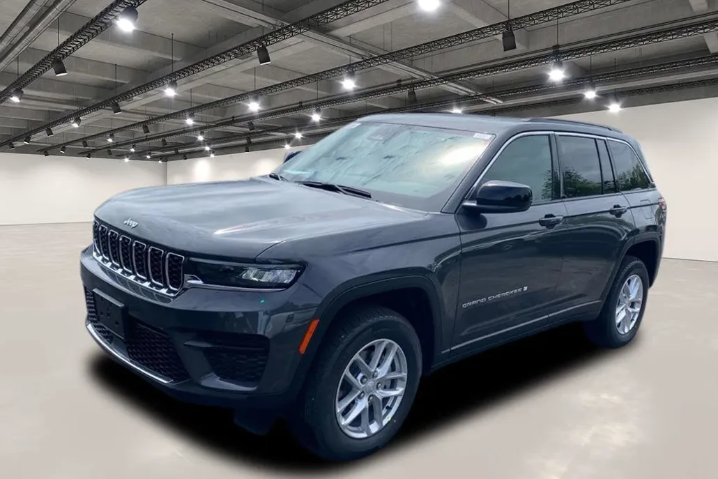2025 Jeep Grand Cherokee Laredo X photo 1