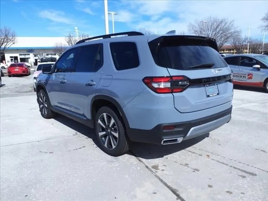 2025 Honda Pilot Touring photo 1