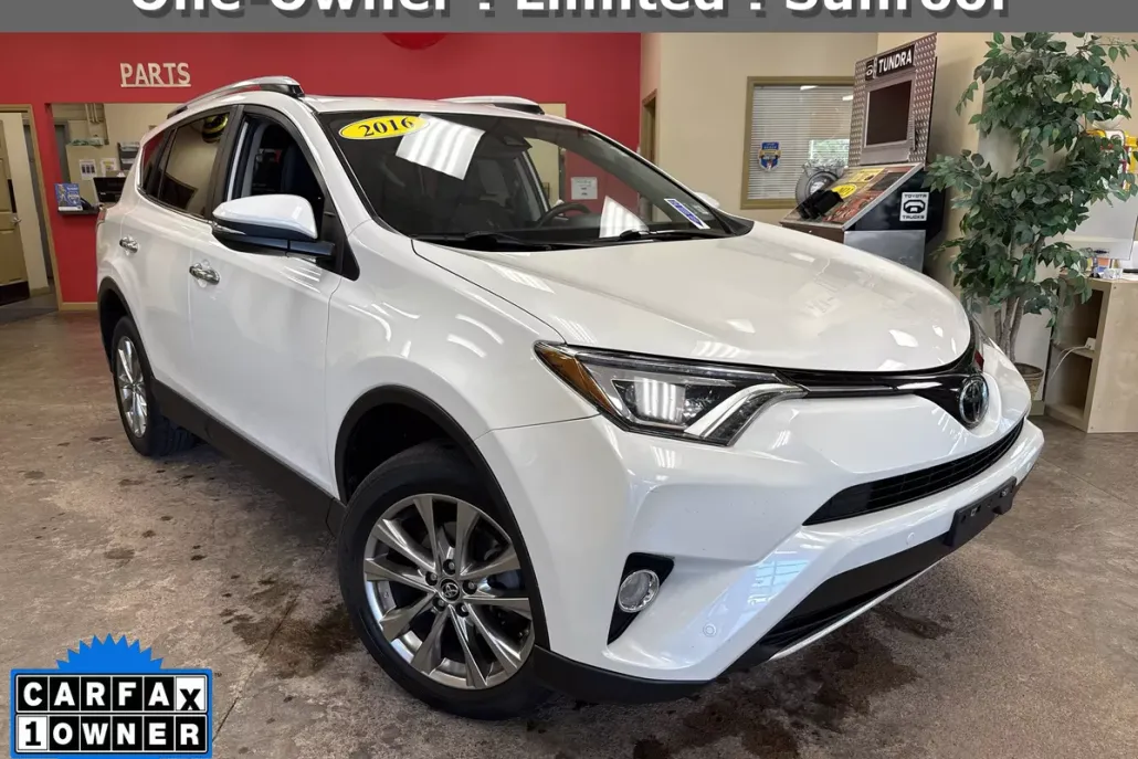 2016 Toyota RAV4 Limited photo 1