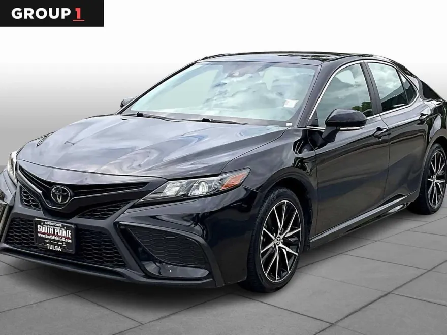 2024 Toyota Camry SE photo 1