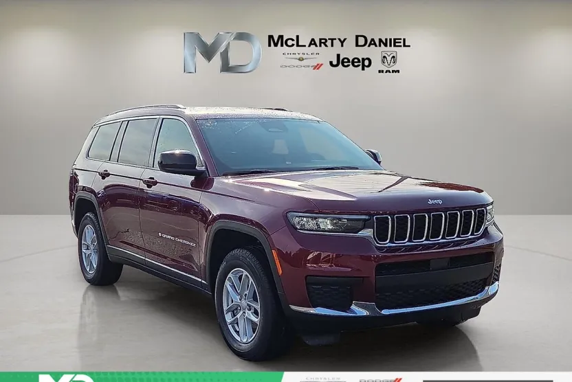 2025 Jeep Grand Cherokee Laredo photo 1