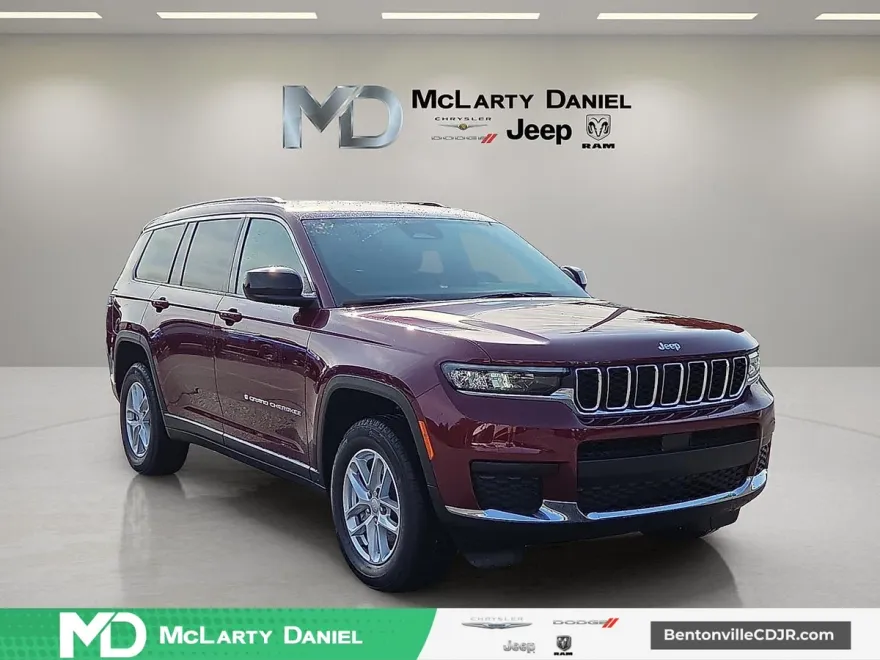 2025 Jeep Grand Cherokee Laredo photo 1