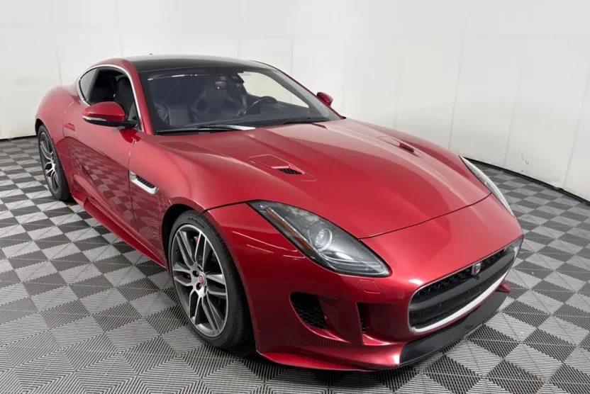 2017 Jaguar F-TYPE R photo 1