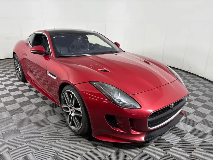 2017 Jaguar F-TYPE R photo 1
