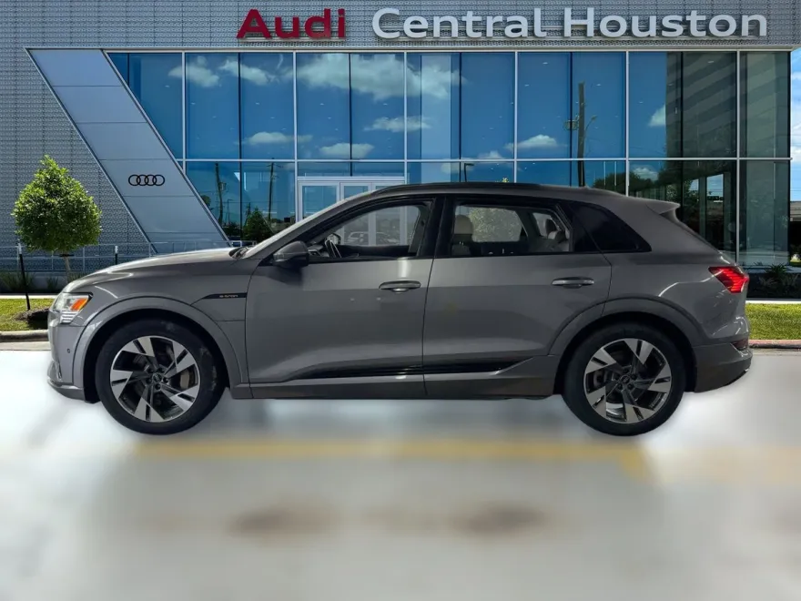2023 Audi e-tron Premium photo 1
