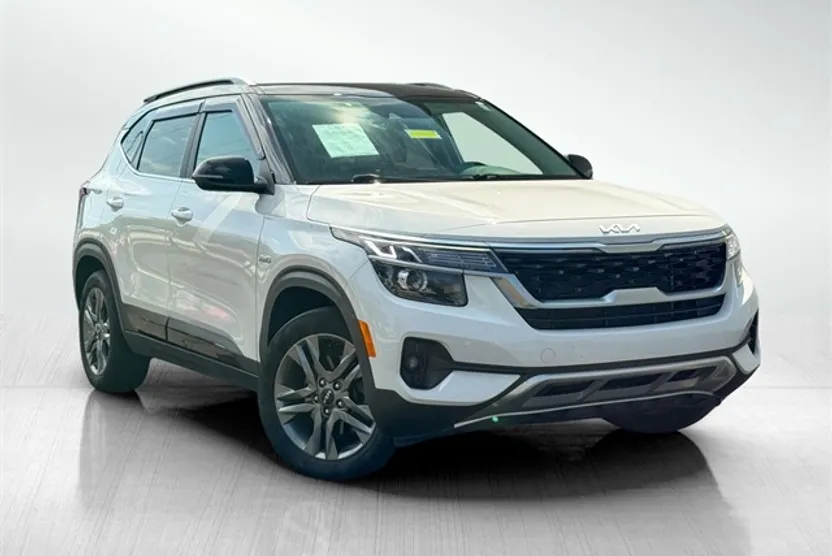 2023 Kia Seltos S photo 1