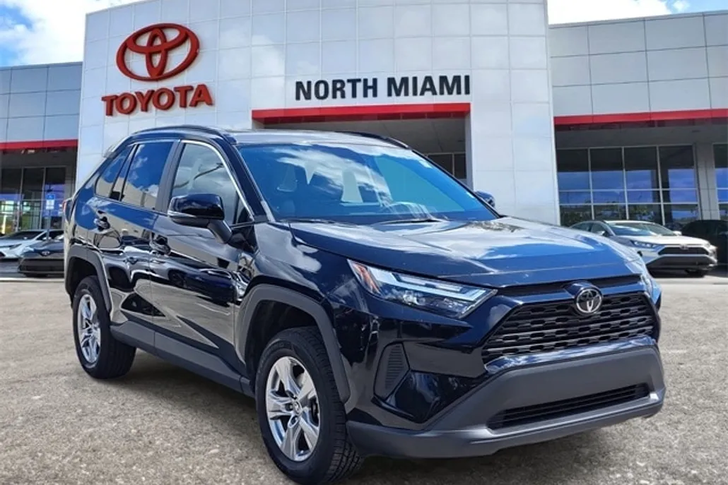 2023 Toyota RAV4 XLE photo 1