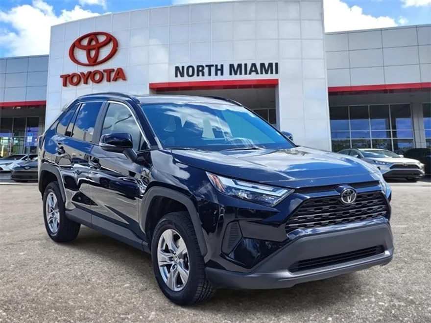 2023 Toyota RAV4 XLE photo 1