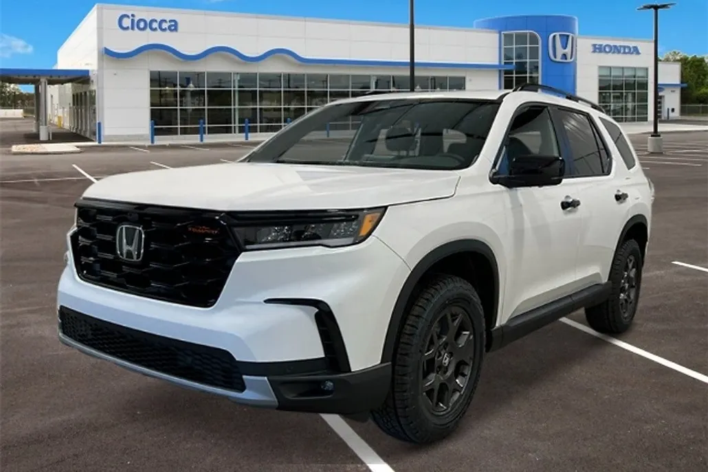 2025 Honda Pilot TrailSport photo 1