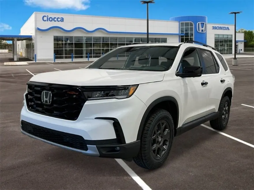 2025 Honda Pilot TrailSport photo 1