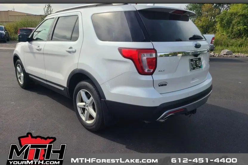 2016 Ford Explorer XLT photo 1