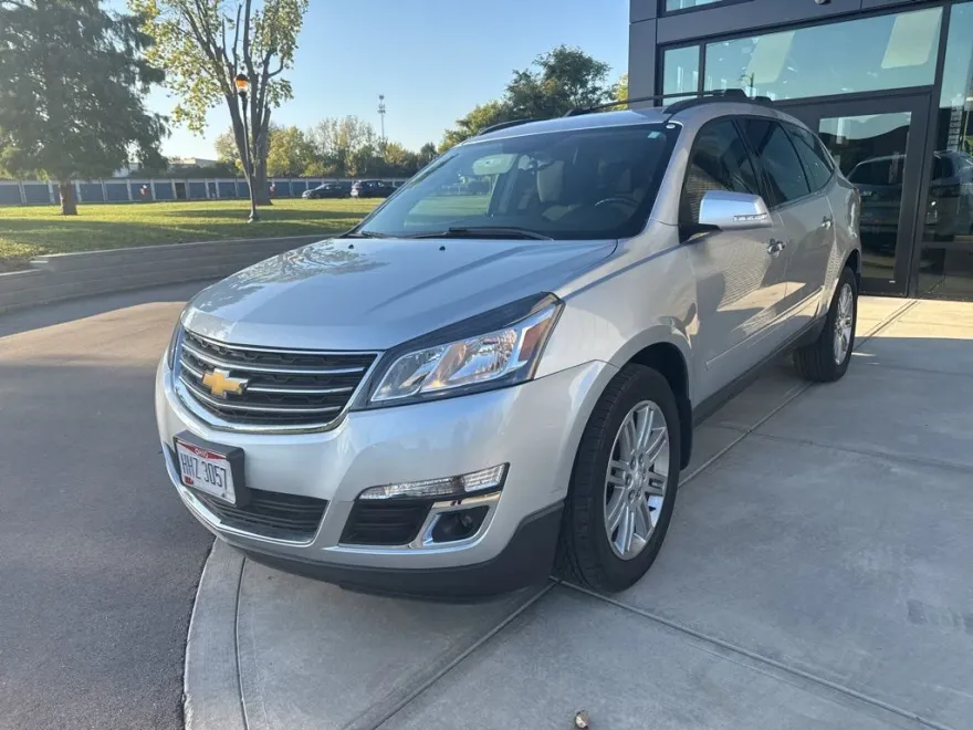2015 Chevrolet Traverse 1LT photo 1