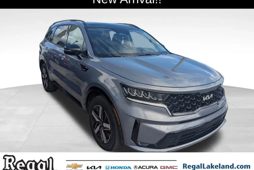 2023 Kia Sorento S photo 1