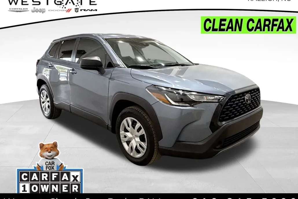 2022 Toyota Corolla Cross L photo 1
