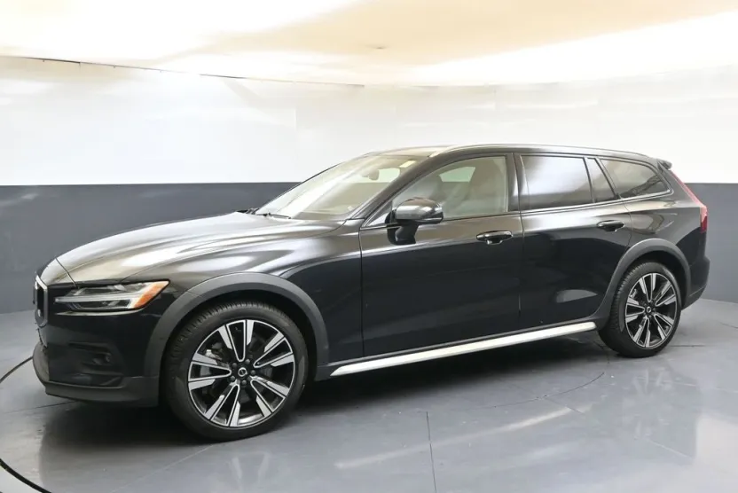 2024 Volvo V60 Cross Country B5 Ultimate photo 1