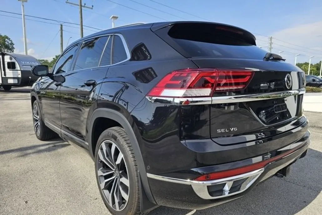 2022 Volkswagen Atlas Cross Sport SEL Premium R-Line photo 1