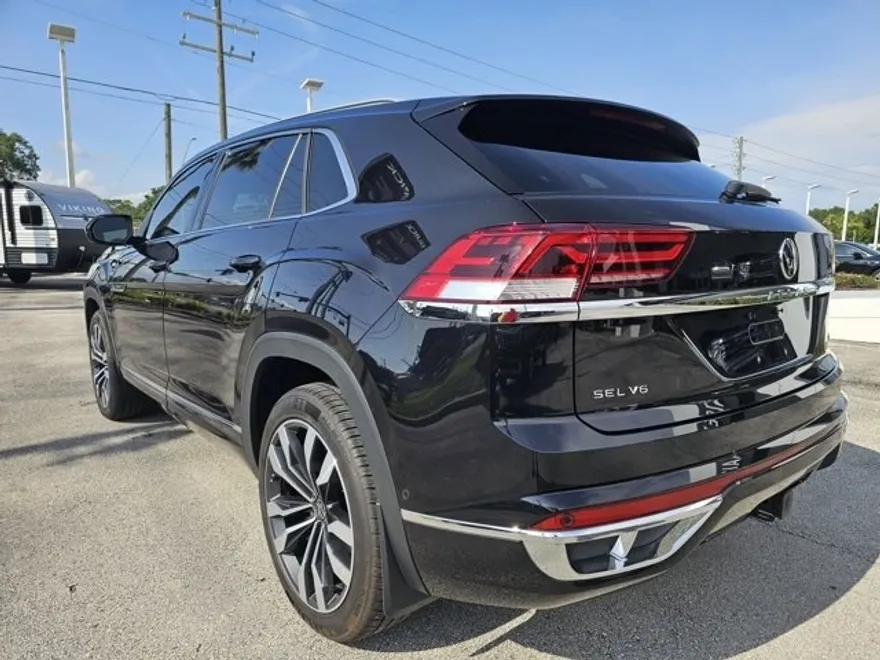 2022 Volkswagen Atlas Cross Sport SEL Premium R-Line photo 1