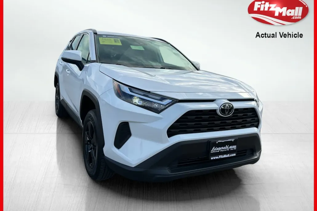 2024 Toyota RAV4 XLE photo 1